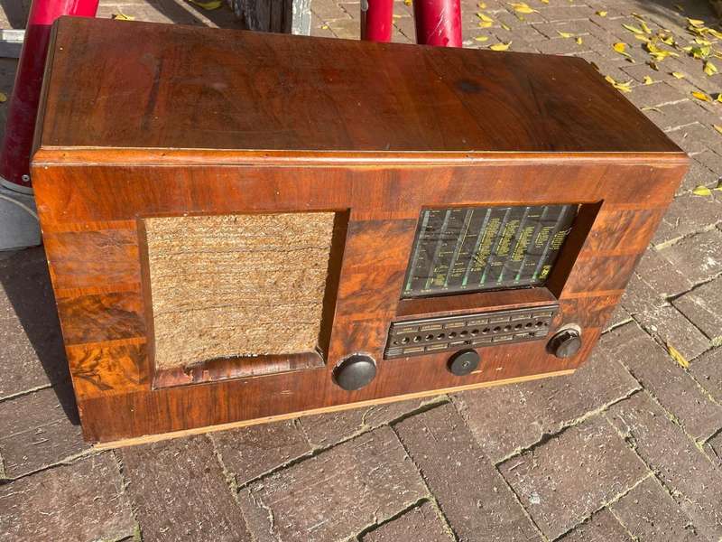 Vintage Art Deco Pye Radio ( 67 c 36 x 30 cm )