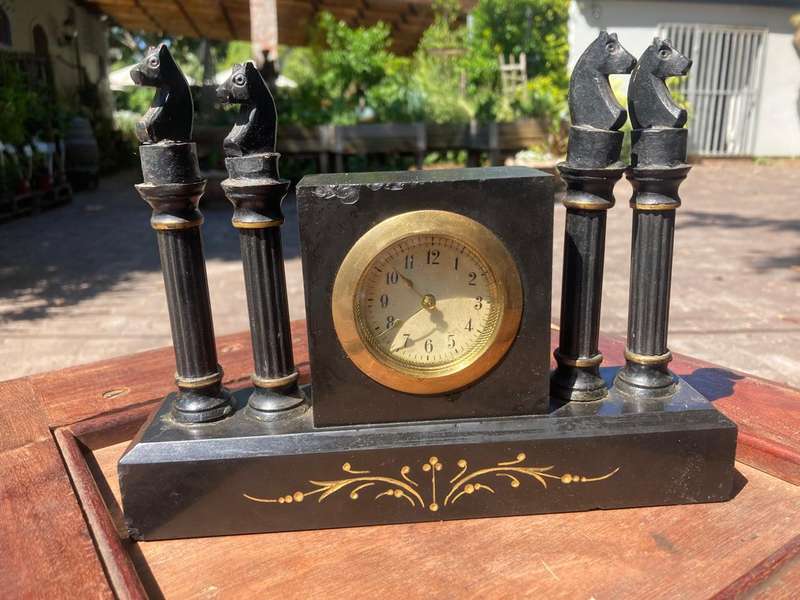Vintage Mantelclock ( 21 x 17 x 4cm ) in working condition