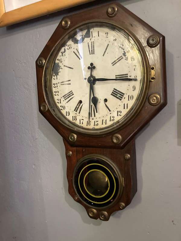 Mahogany Cased Calendar Clock ( 64 x 42 x 12 cm )