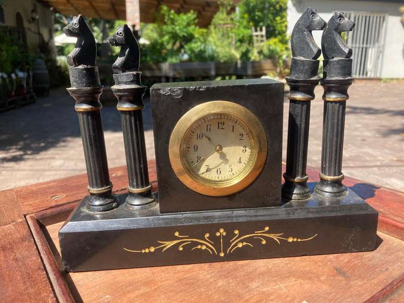 Vintage Mantelclock ( 21 x 17 x 4cm ) in working condition