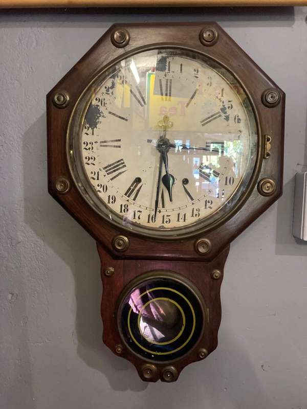 Mahogany Cased Calendar Clock ( 64 x 42 x 12 cm )