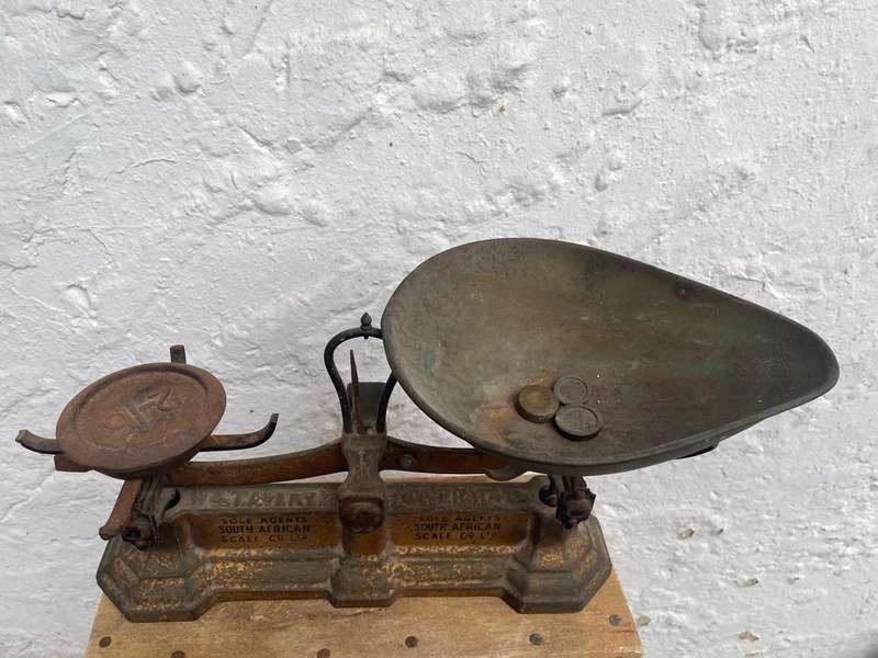Vintage South African Scale ( 50 x 20 x 20 )