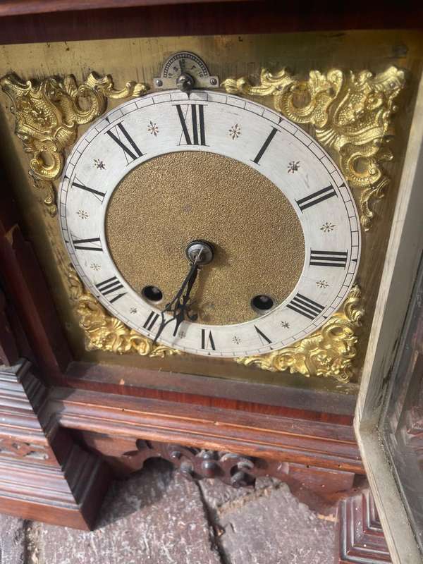 Beautiful Mahogany Cased Mantelclock ( 50 x 35 x 20 cm )