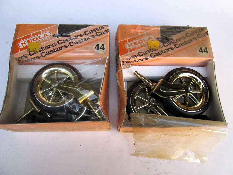 VINTAGE CASTORS
