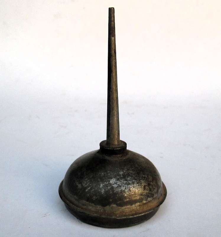 SMALL OIL CAN