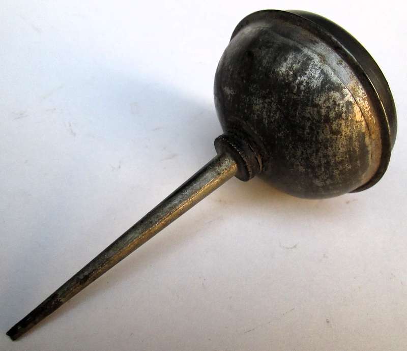 SMALL OIL CAN
