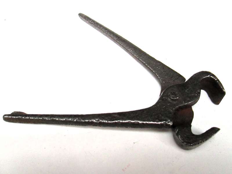 MINUTURE NAIL PULLER