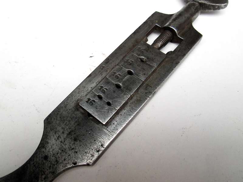 TREAD CUTTER