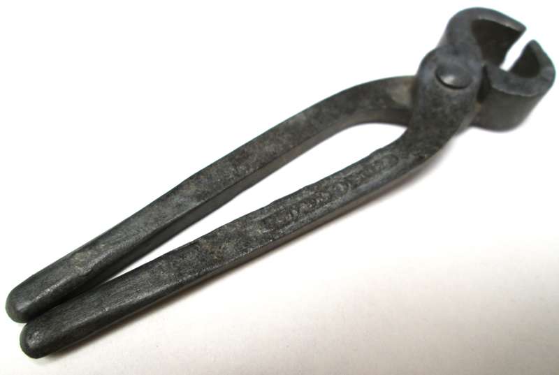 MINATURE NAIL PULLER
