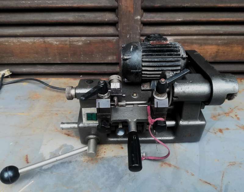 KEY CUTTING MACHINES