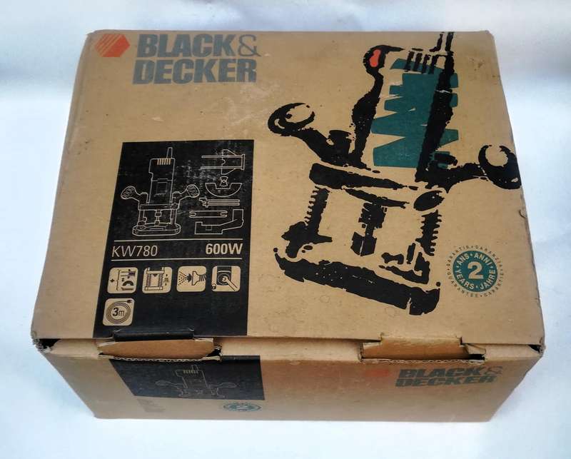 BLACK & DECKER WOODWORKING ROUTER