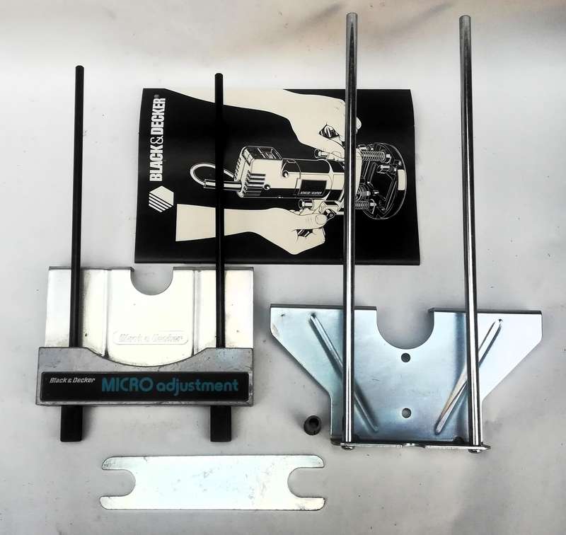 BLACK & DECKER WOODWORKING ROUTER