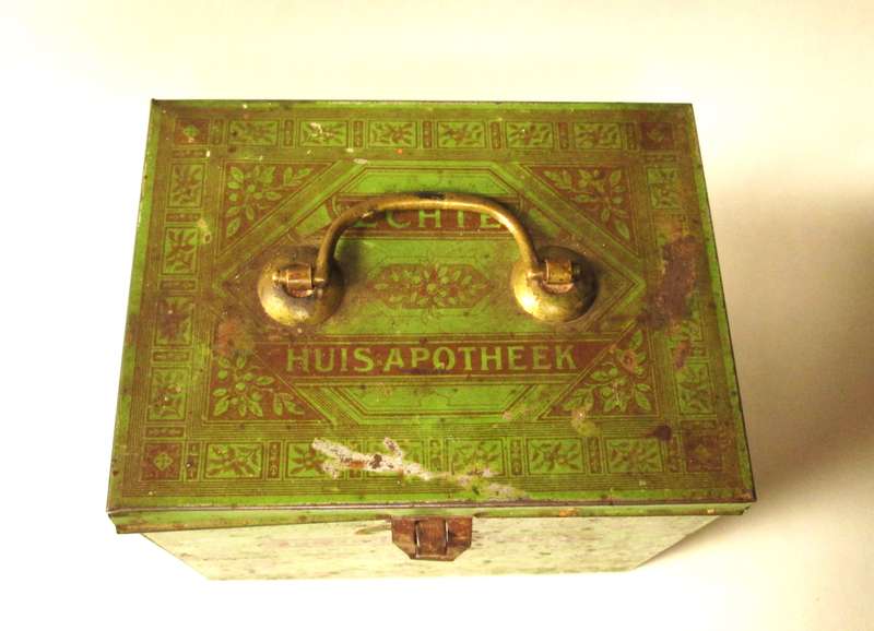 PETERSEN'S LIMITED APOTHERS KAAPSTAD TIN
