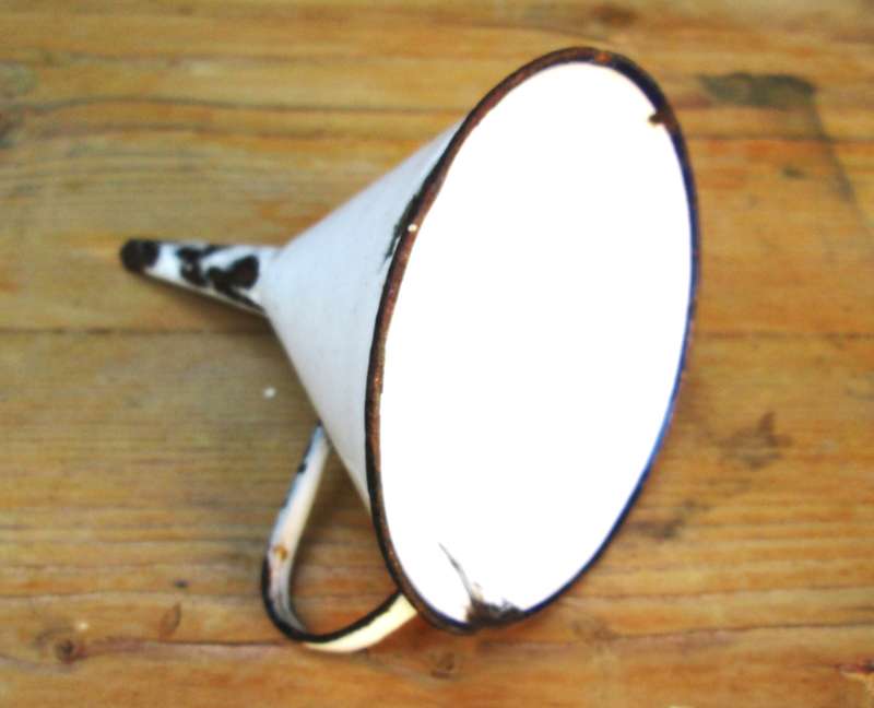 ENAMEL FUNNEL