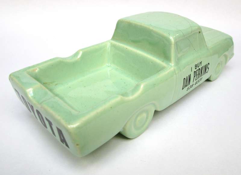 TOYOTA CAROLA BAKKIE ASHTRAY FLORA ANN