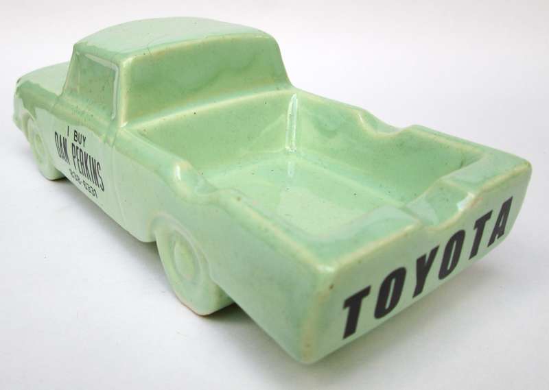 TOYOTA CAROLA BAKKIE ASHTRAY FLORA ANN