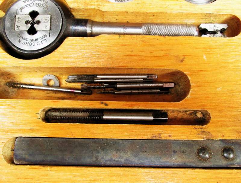TAP AND DIE SET