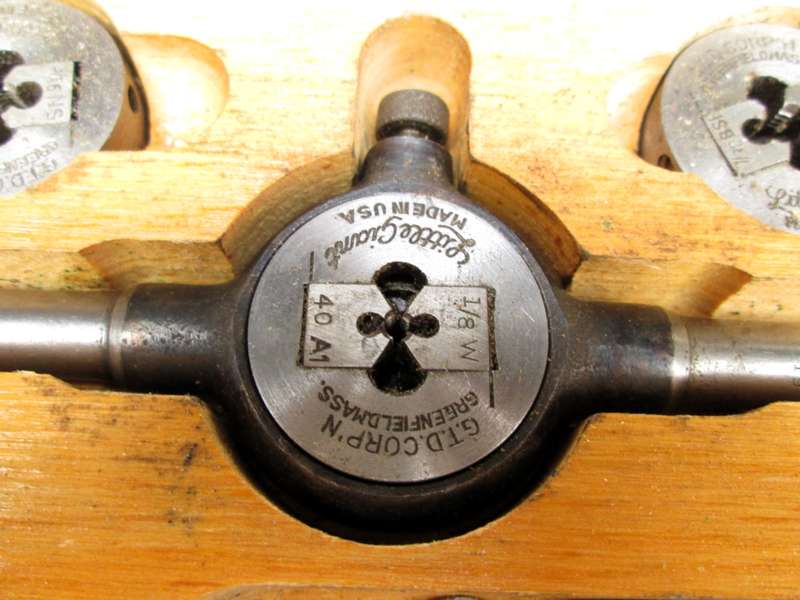 TAP AND DIE SET