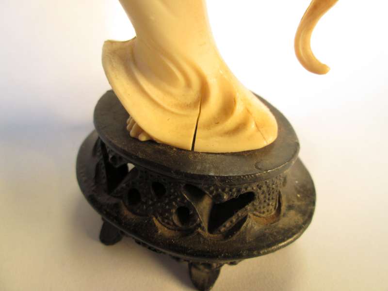 IVORINE CHINESE FUGURINES