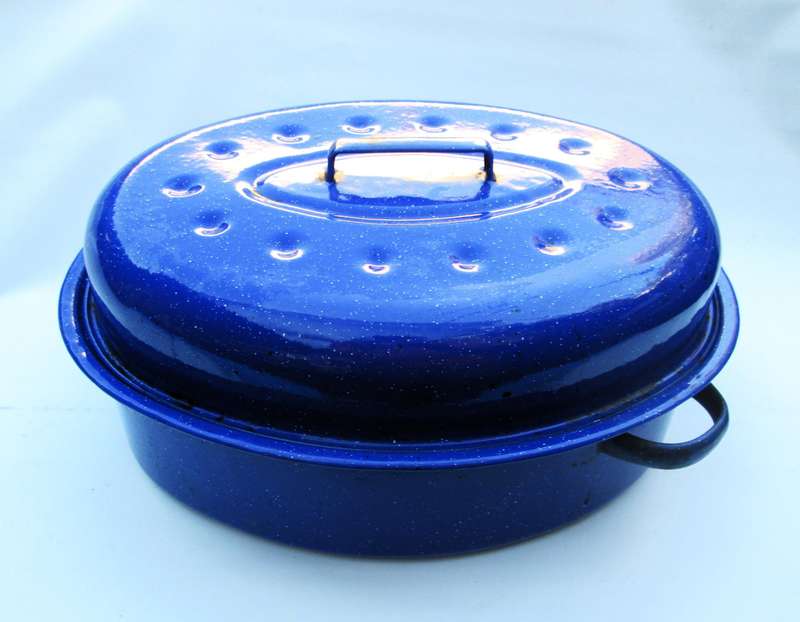 BLUE ENAMEL BRAAIBAK