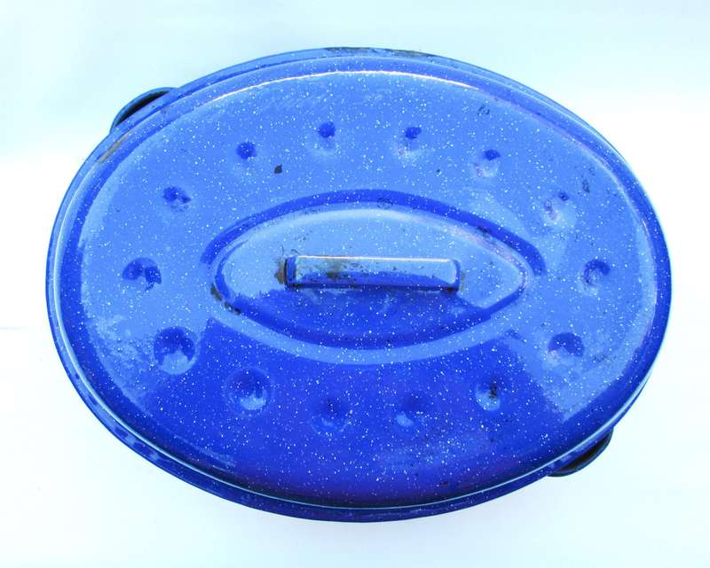 BLUE ENAMEL BRAAIBAK