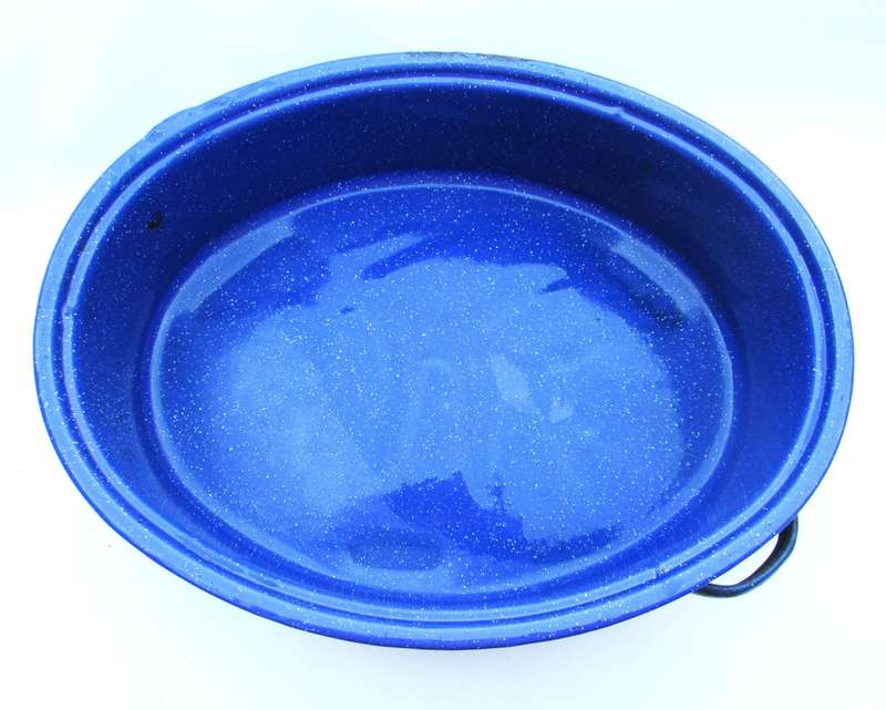 BLUE ENAMEL BRAAIBAK