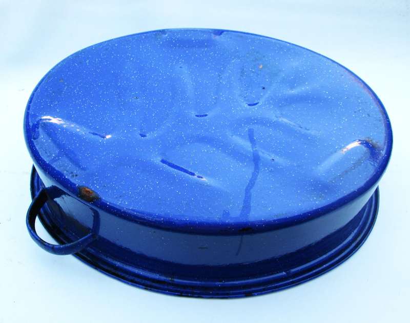 BLUE ENAMEL BRAAIBAK
