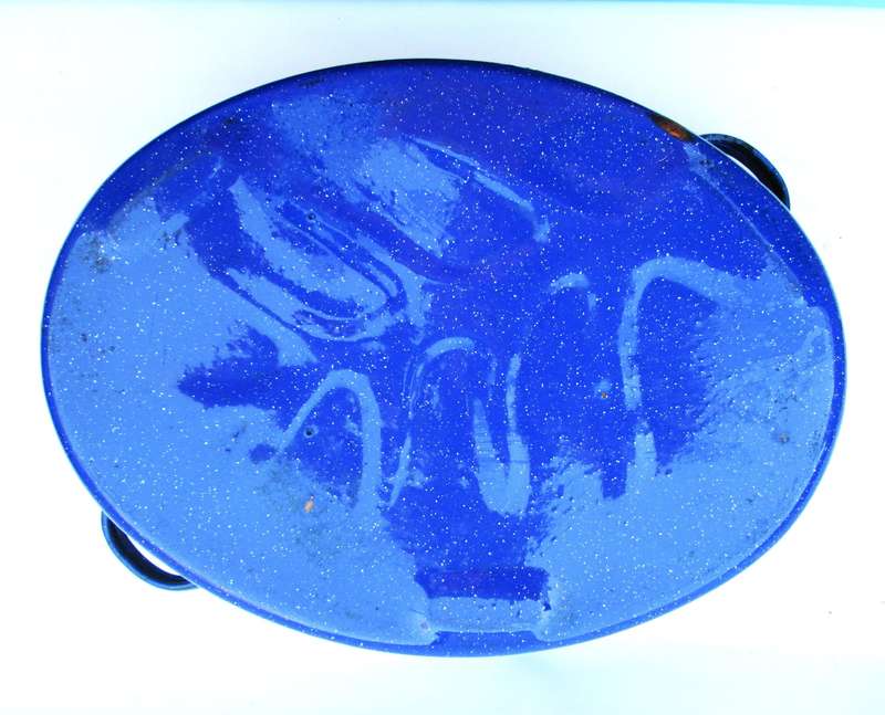 BLUE ENAMEL BRAAIBAK