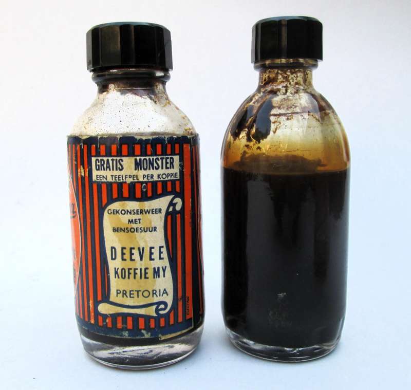 MINIATURE/SAMPLE: SULLIVAN'S AND DEEVEE CORDIAL BOTTLES