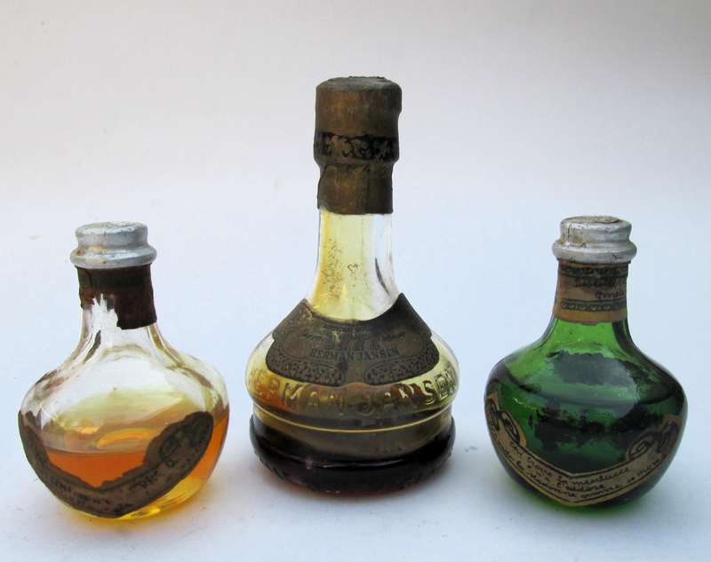 MINIATURE/SAMPLE  LIQUEUR BOTTLES