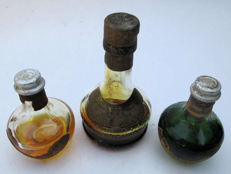 MINIATURE/SAMPLE  LIQUEUR BOTTLES