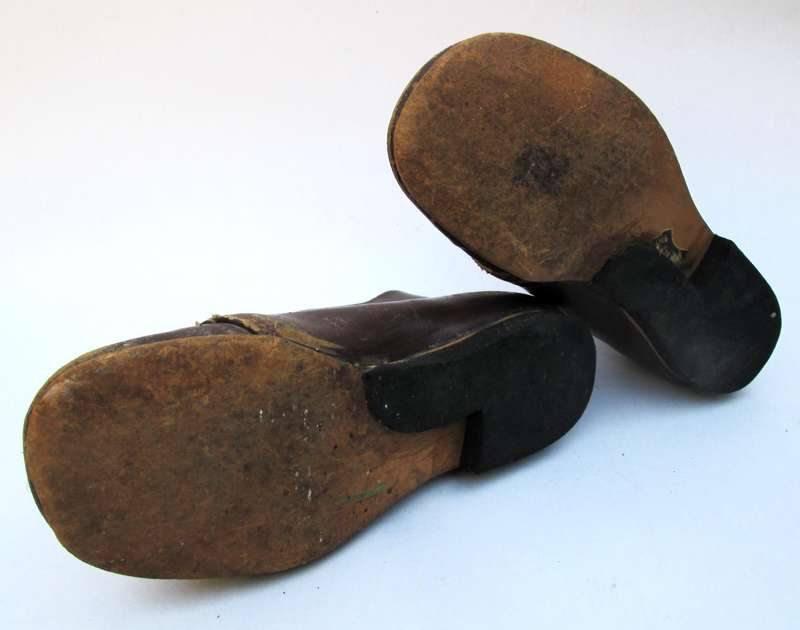 VINTAGE CHILDRENS BOOTS