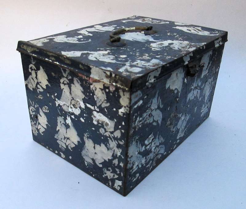 ANTIQUE MEDICINE TIN