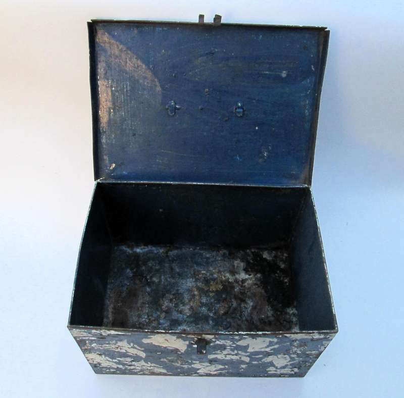 ANTIQUE MEDICINE TIN