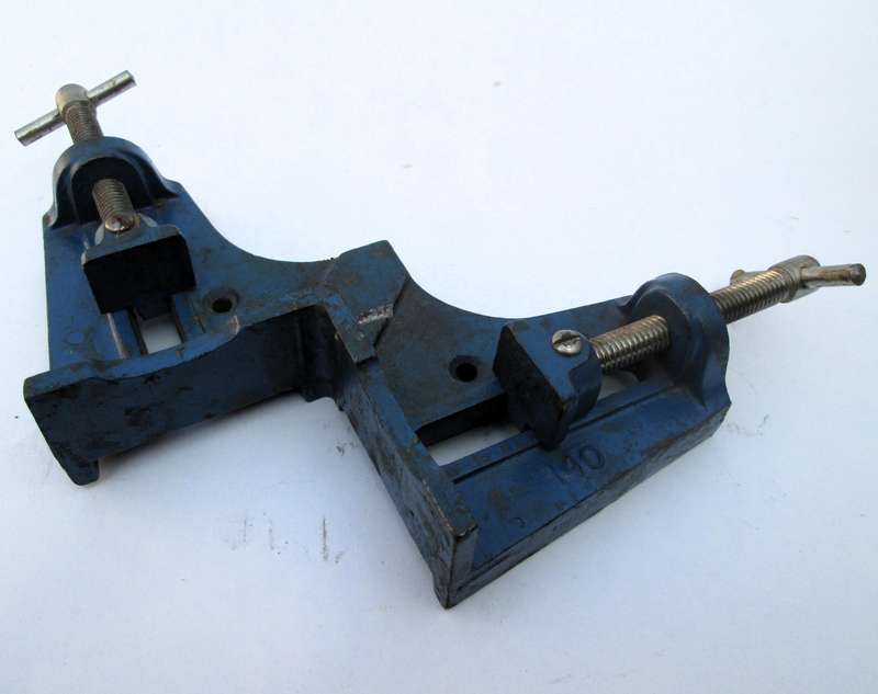 RECORD CORNER CLAMPS