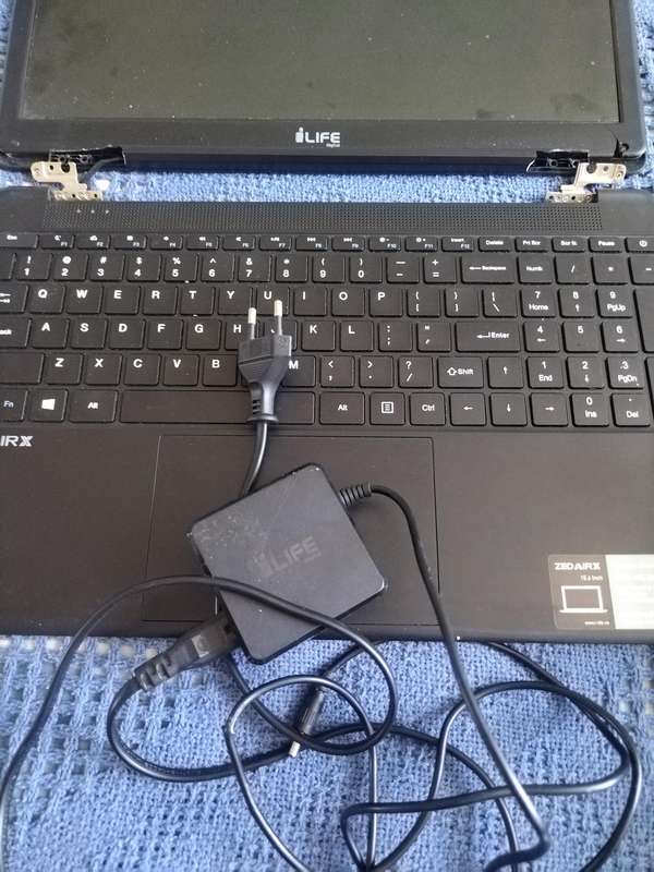 Life zed air cx3 laptop. I3 , 4gb Ram, 1 TB HDD (Read listing)