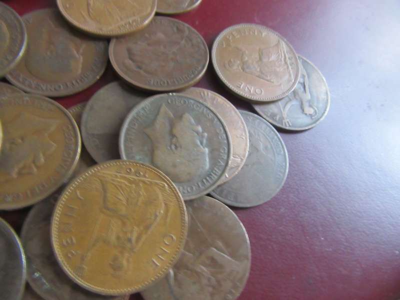 BARGAIN - 44 OLD UK PENNIES- AS PER SCAN - BID PER ITEM - CO1