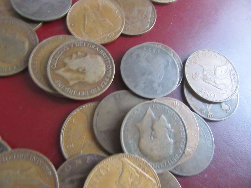 BARGAIN - 44 OLD UK PENNIES- AS PER SCAN - BID PER ITEM - CO1