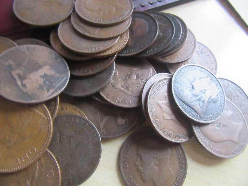 BARGAIN - 44 OLD UK PENNIES- AS PER SCAN - BID PER ITEM - CO1