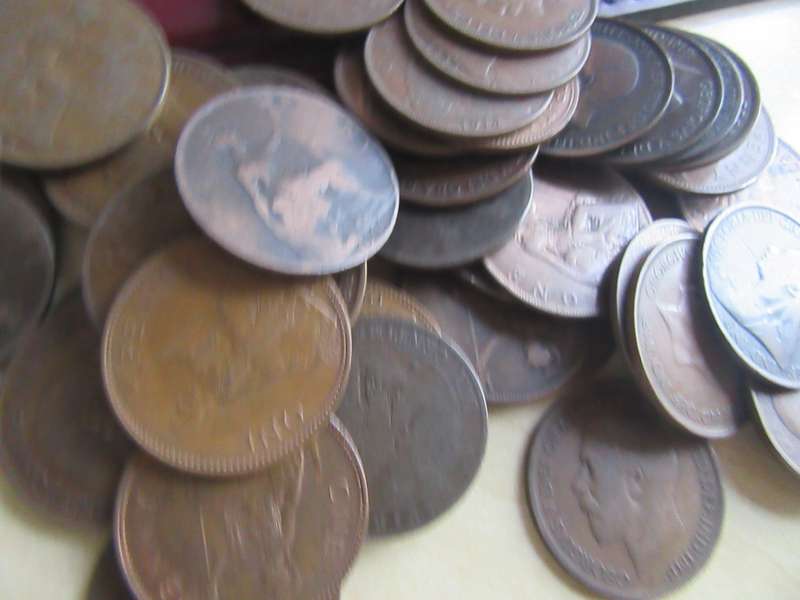 BARGAIN - 44 OLD UK PENNIES- AS PER SCAN - BID PER ITEM - CO1