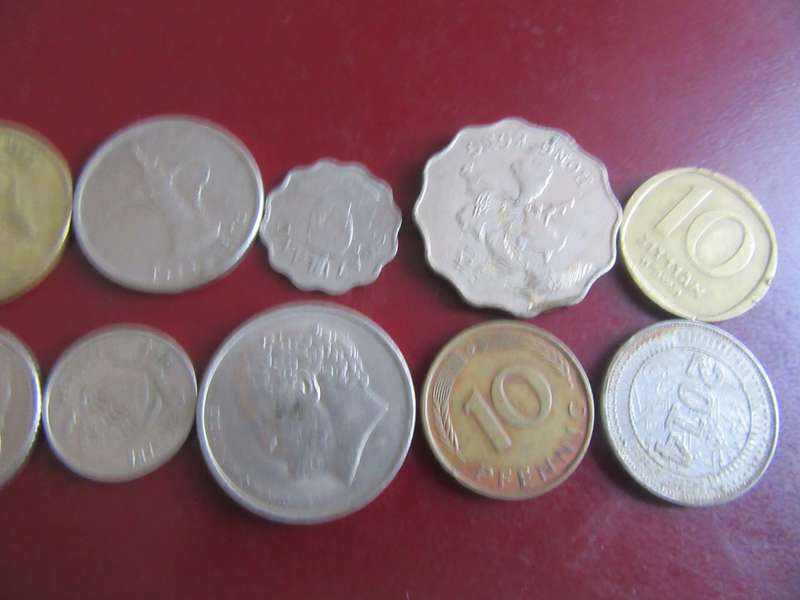 GOOD START FOR THE BEGINNER - 10 INTERNATIONAL COINS - AS PPER SCAN - CO6
