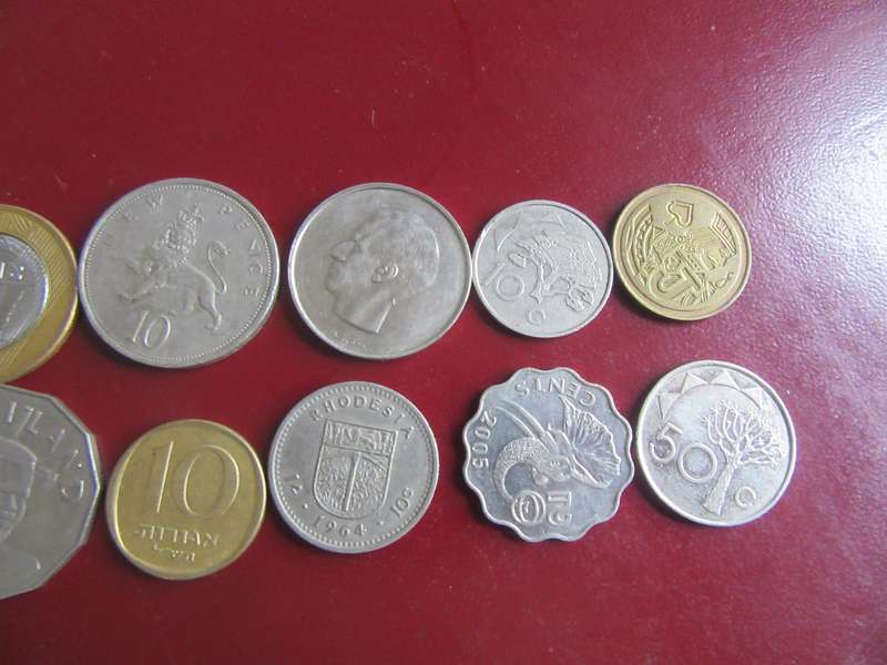 GOODSTART FOR THE BEGINNER - 10 INTERNATIONAL COINS - AS PER SCAN - CO13