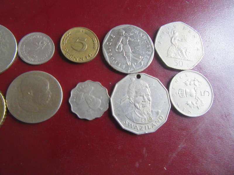 GOOD START FOR THE BEGINNER - 10 INTERNATIONAL COINS - AS PER SCAN - CO15
