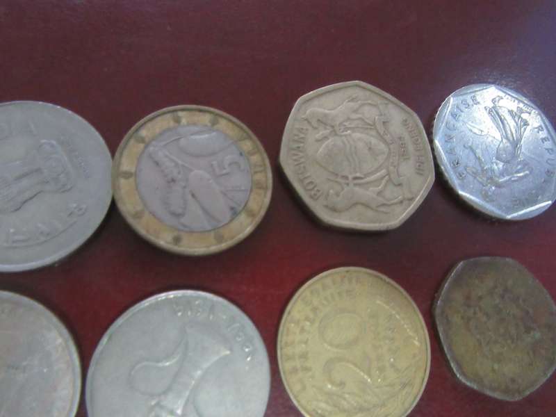 GOOD START FOR THE BEGINNER - 10 INTERNATIONAL COINS - AS PER SCAN - CO19