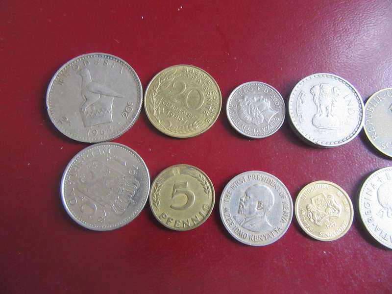 GOOD START FOR THE BEGINNER - 10 INTERNATIONAL COINS - AS PER SCAN - CO22