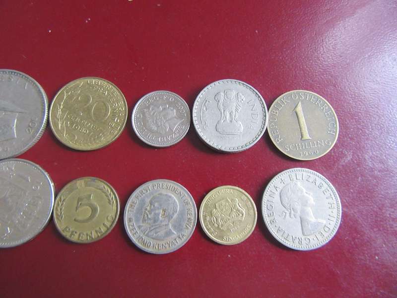 GOOD START FOR THE BEGINNER - 10 INTERNATIONAL COINS - AS PER SCAN - CO22