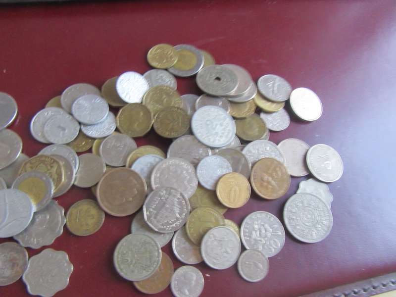 95ASSORTED INTERNATIONAL COINS - AS PER SCAN - BID PER ITEM - WA