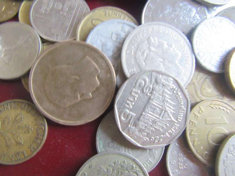 95ASSORTED INTERNATIONAL COINS - AS PER SCAN - BID PER ITEM - WA