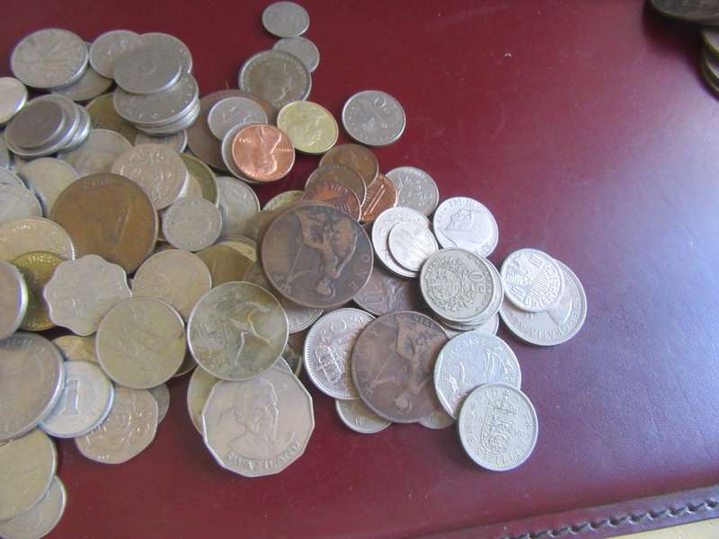 195ASSORTED INTERNATIONAL COINS - AS PER SCAN - BID PER ITEM - FA 2.5.
