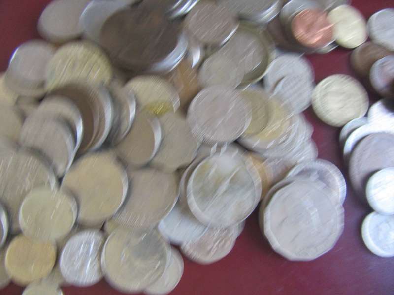 195ASSORTED INTERNATIONAL COINS - AS PER SCAN - BID PER ITEM - FA 2.5.
